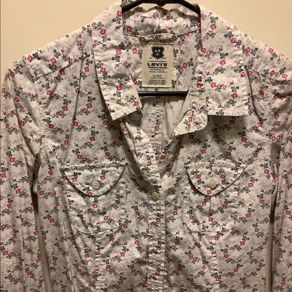 Levi’s floral button up Size S